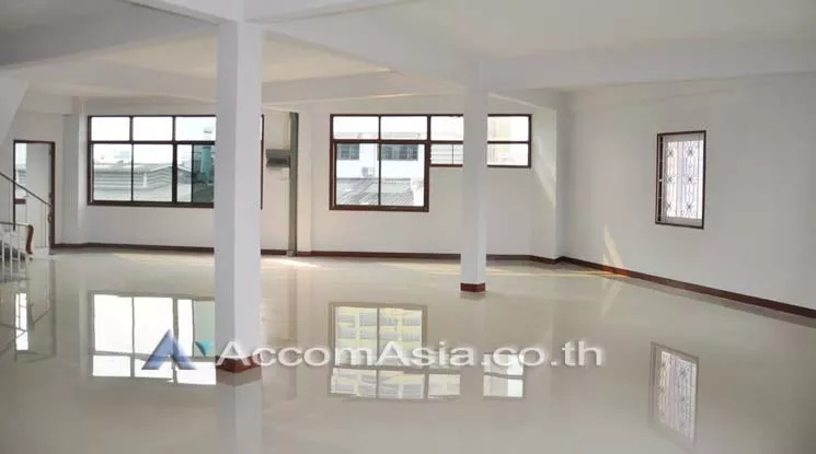  1  Shophouse For Sale in Sukhumvit ,Bangkok MRT Khlong Toei AA10136