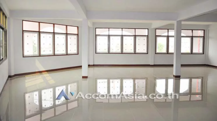 unit Shophouse For Sale in Sukhumvit, Bangkok  near MRT Khlong Toei (AA10136)