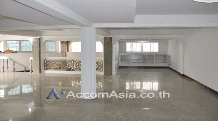 4  Shophouse For Sale in Sukhumvit ,Bangkok MRT Khlong Toei AA10136