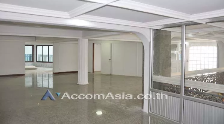 8  Shophouse For Sale in Sukhumvit ,Bangkok MRT Khlong Toei AA10136