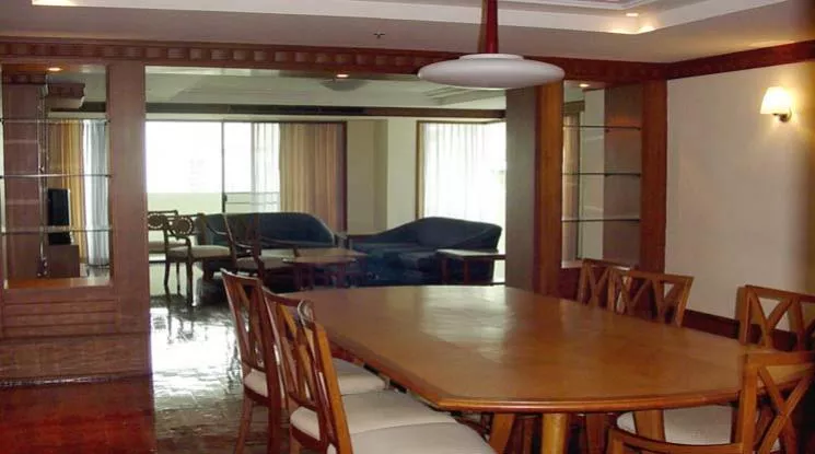 unit 3 Bedrooms  Apartment For Rent in Sukhumvit, Bangkok  near BTS Nana (10250)