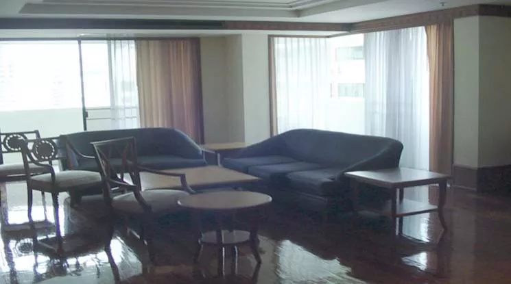 unit 3 Bedrooms  Apartment For Rent in Sukhumvit, Bangkok  near BTS Nana (10250)