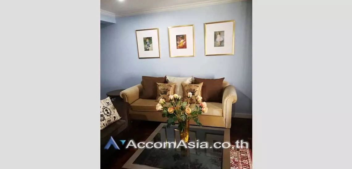  3 Bedrooms  Apartment For Rent in Phaholyothin, Bangkok  near BTS Ari (AA10172)
