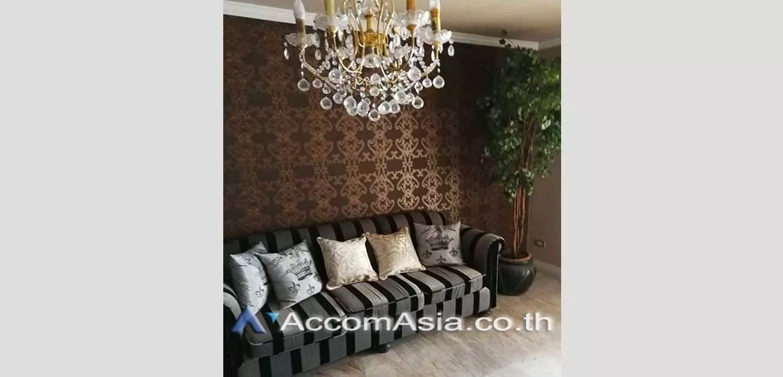  1  3 br Apartment For Rent in Phaholyothin ,Bangkok BTS Ari at Charming Homely Style AA10172