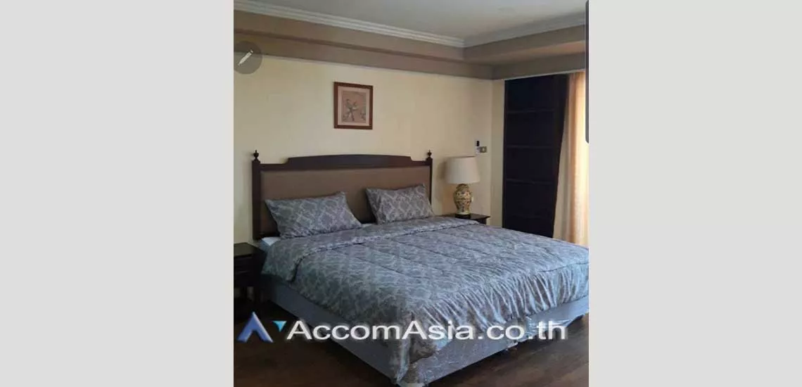  3 Bedrooms  Apartment For Rent in Phaholyothin, Bangkok  near BTS Ari (AA10172)