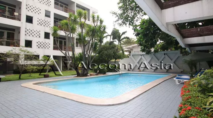 unit 2 Bedrooms  Apartment For Rent in Sukhumvit, Bangkok  near BTS Ekkamai (AA10209)
