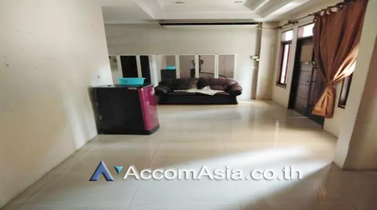 unit 20 Bedrooms  House For Rent in Sukhumvit, Bangkok  near BTS On Nut (AA10211)