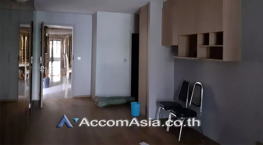unit Retail / showroom For Rent in Ploenchit, Bangkok  near BTS Chitlom (AA10249)