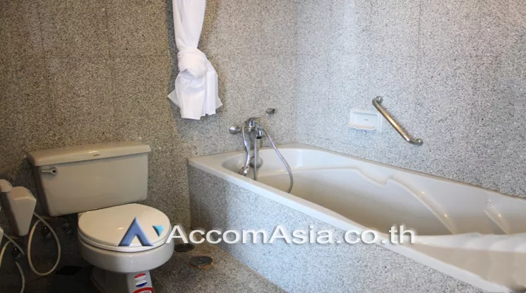 9  3 br Apartment For Rent in Sukhumvit ,Bangkok BTS Ekkamai at High-Rise Living with a Large Balcony Apartment in Ekkamai 10253