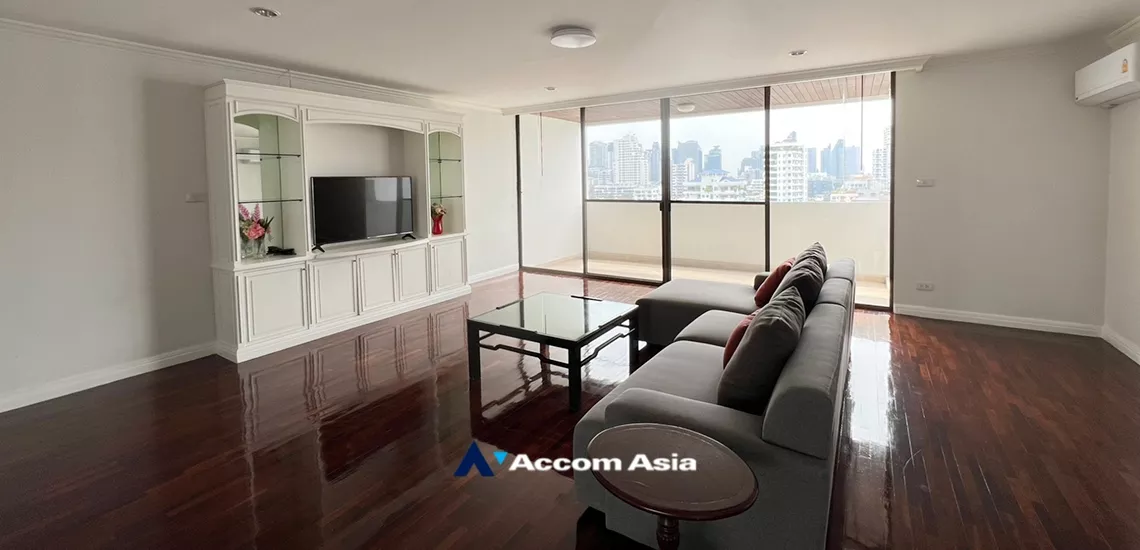  3 Bedrooms  Apartment For Rent in Sukhumvit, Bangkok  near BTS Thong Lo (AA10264)