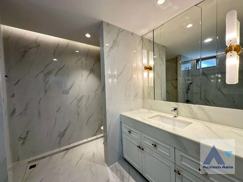 15  3 br Apartment For Rent in Sukhumvit ,Bangkok BTS Thong Lo at Perfect For A Big Family AA10264