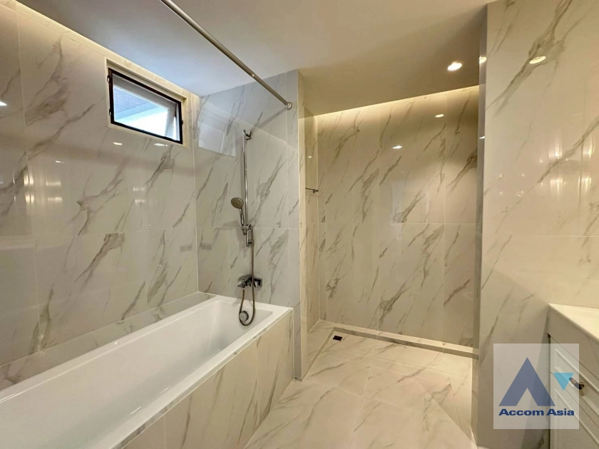 13  3 br Apartment For Rent in Sukhumvit ,Bangkok BTS Thong Lo at Perfect For A Big Family AA10264