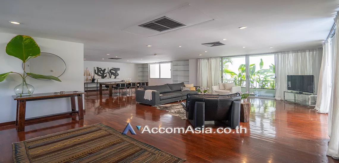 Pet friendly |  3 Bedrooms  Apartment For Rent in Sathorn, Bangkok  near BTS Surasak (AA10302)