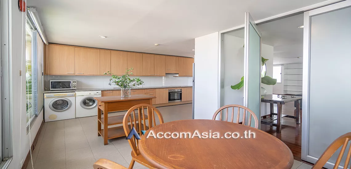 5  3 br Apartment For Rent in Sathorn ,Bangkok BTS Surasak at The spacious greenery apartment AA10302