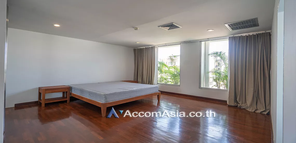 7  3 br Apartment For Rent in Sathorn ,Bangkok BTS Surasak at The spacious greenery apartment AA10302