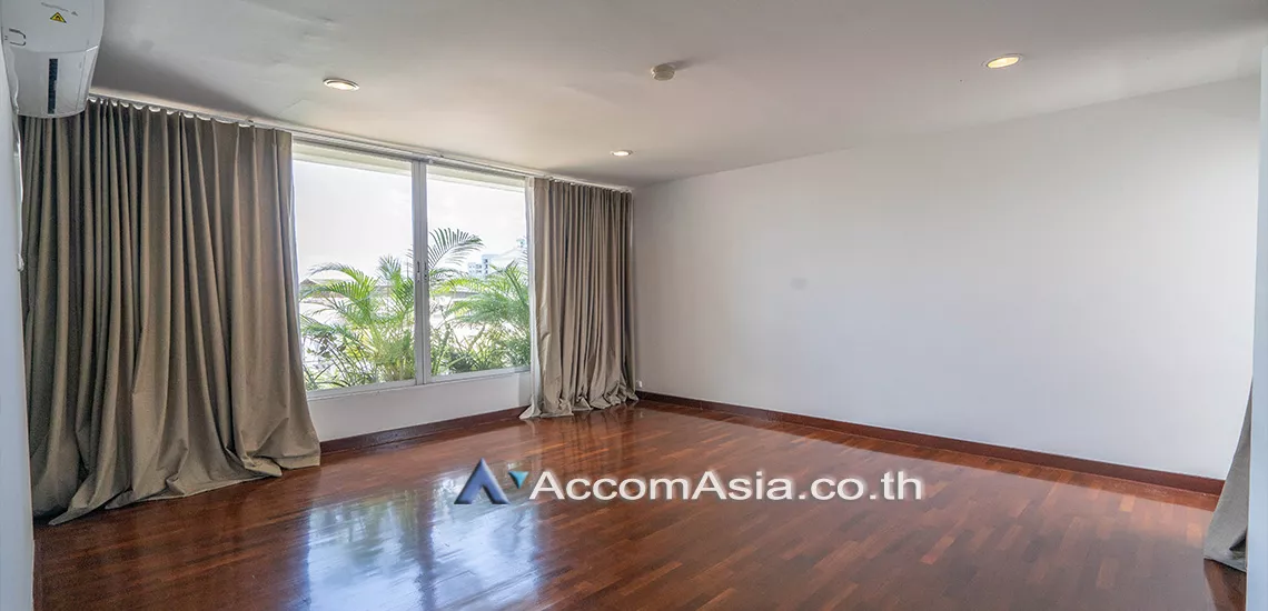 9  3 br Apartment For Rent in Sathorn ,Bangkok BTS Surasak at The spacious greenery apartment AA10302