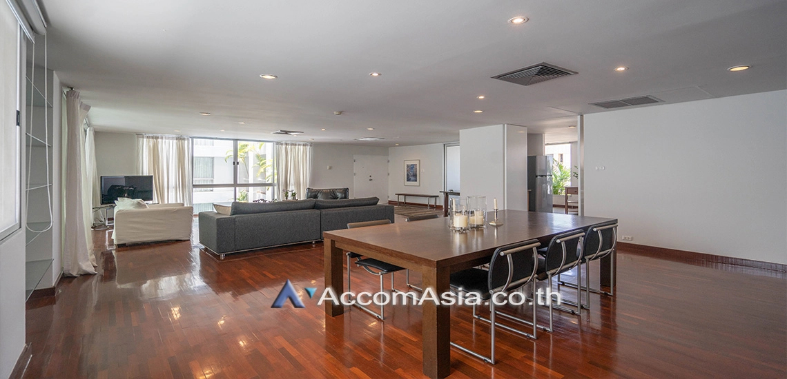 Pet friendly |  Central Area of Sathon A Short Walk to BTS Surasak Apartment  3 Bedroom for Rent BTS Surasak in Sathorn Bangkok