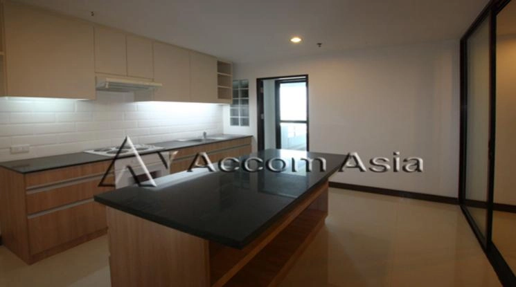 unit 2 Bedrooms  Apartment For Rent in Sukhumvit, Bangkok  near BTS Ekkamai (10254)