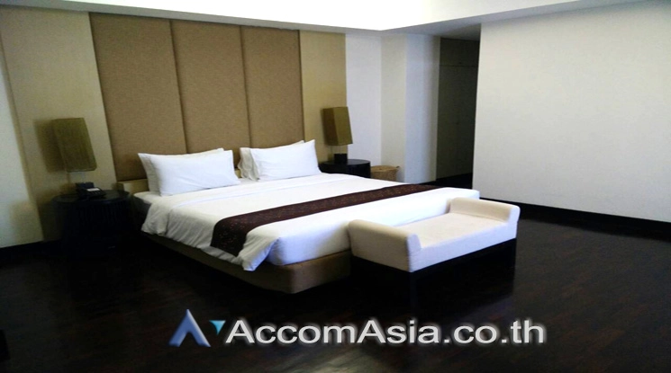  3 Bedrooms  Apartment For Rent in Phaholyothin, Bangkok  near BTS Sanam Pao (AA10409)