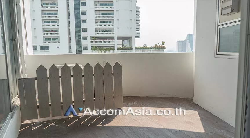  4 Bedrooms  Apartment For Rent in Sukhumvit, Bangkok  near BTS Asok - MRT Sukhumvit (AA10416)
