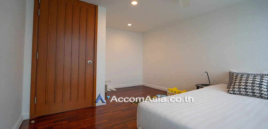 9  4 br Apartment For Rent in Silom ,Bangkok BTS Surasak at High-end Low Rise  AA10434