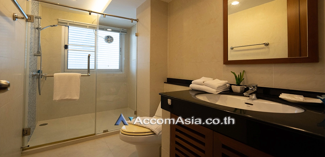 8  4 br Apartment For Rent in Silom ,Bangkok BTS Surasak at High-end Low Rise  AA10434