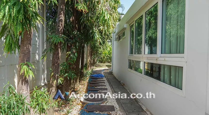 5  4 br House for rent and sale in Pattanakarn ,Bangkok BTS On Nut at Panya Pattanakarn Village AA10448