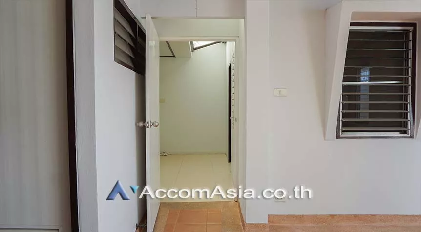 23  4 br House for rent and sale in Pattanakarn ,Bangkok BTS On Nut at Panya Pattanakarn Village AA10448