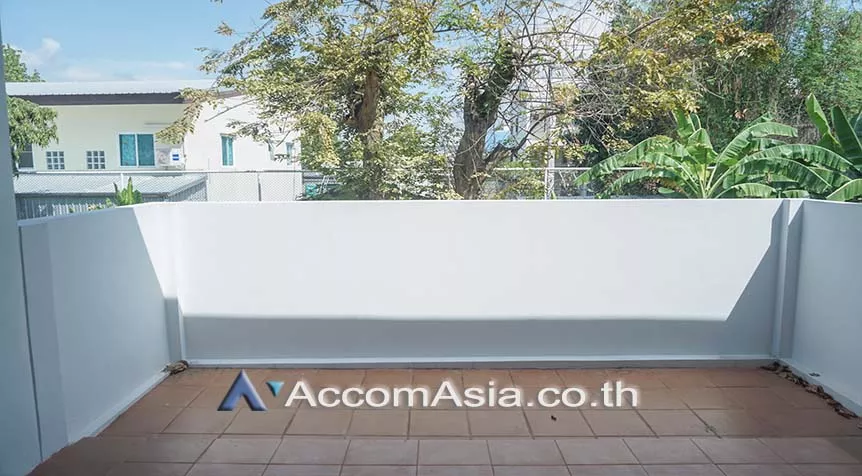 10  4 br House for rent and sale in Pattanakarn ,Bangkok BTS On Nut at Panya Pattanakarn Village AA10448