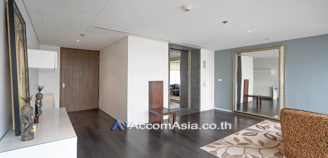 6  2 br Condominium For Rent in Ploenchit ,Bangkok BTS Ratchadamri at Hansar Residence AA10452