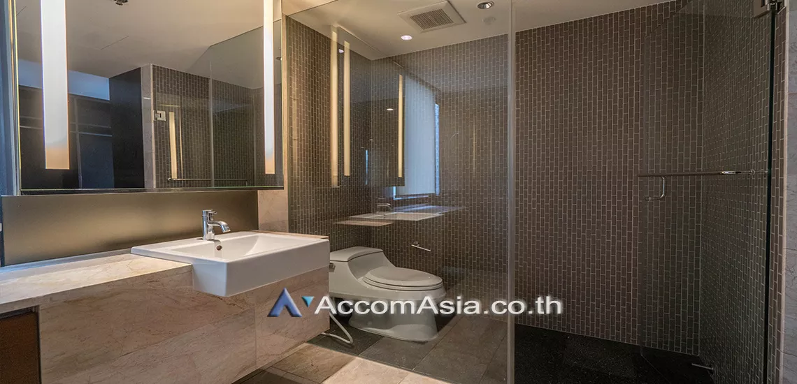 9  2 br Condominium For Rent in Ploenchit ,Bangkok BTS Ratchadamri at Hansar Residence AA10452