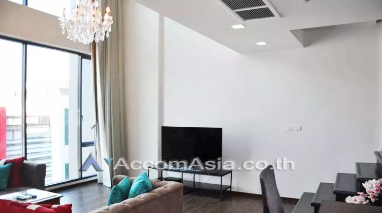  1 Bedroom  Apartment For Rent in Sukhumvit, Bangkok  near BTS Ekkamai (AA10474)