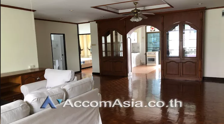  3 Bedrooms  Apartment For Rent in Sukhumvit, Bangkok  near MRT Phetchaburi (AA10500)