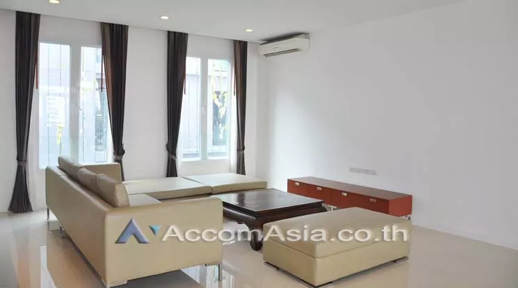 unit 4 Bedrooms  Apartment For Rent in Sukhumvit, Bangkok  near BTS Asok - MRT Sukhumvit (AA10515)
