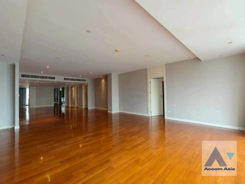 unitHuge Terrace, Penthouse | A spacious condominium with a peaceful atmosphere in the heart of the city.