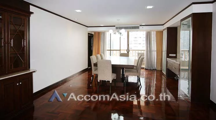 unit 4 Bedrooms  Apartment For Rent in Sukhumvit, Bangkok  near BTS Phrom Phong (AA10633)