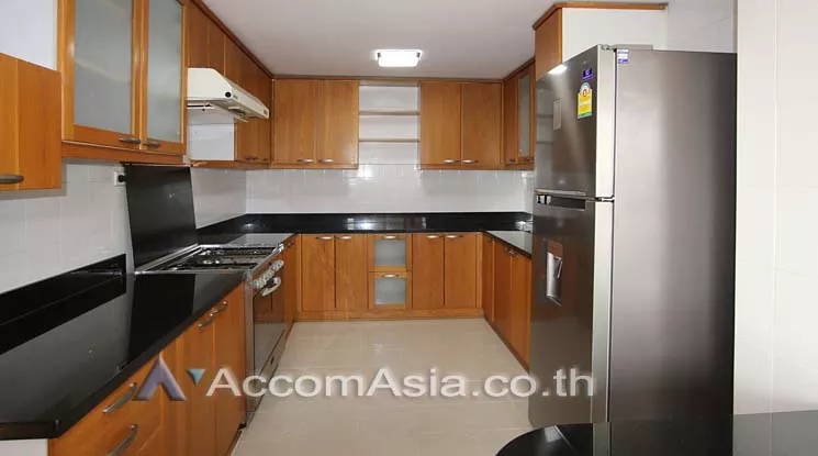 unit 4 Bedrooms  Apartment For Rent in Sukhumvit, Bangkok  near BTS Phrom Phong (AA10633)