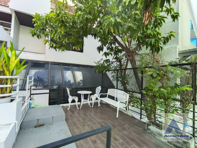 unit 2 Bedrooms  Townhouse For Rent in Sukhumvit, Bangkok  near BTS Phrom Phong (AA10635)
