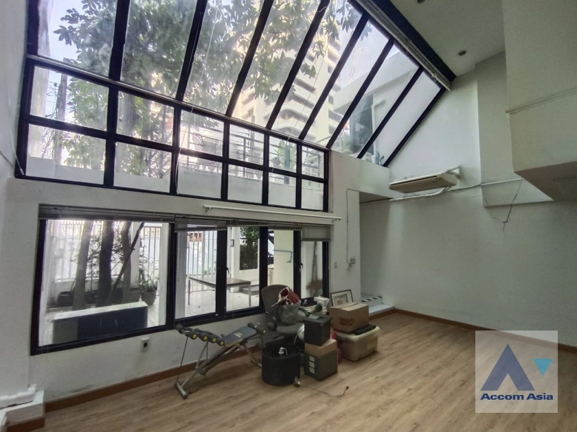 unit 2 Bedrooms  Townhouse For Rent in Sukhumvit, Bangkok  near BTS Phrom Phong (AA10635)