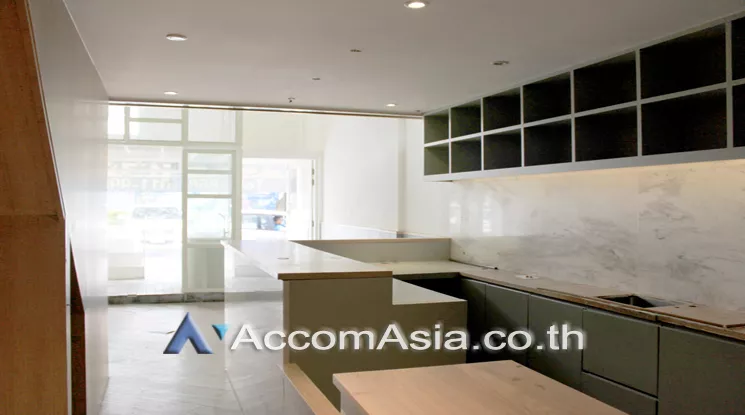 5  Retail / Showroom For Rent in Sukhumvit ,Bangkok BTS Phrom Phong - MRT Phetchaburi at Taka Town AA10642