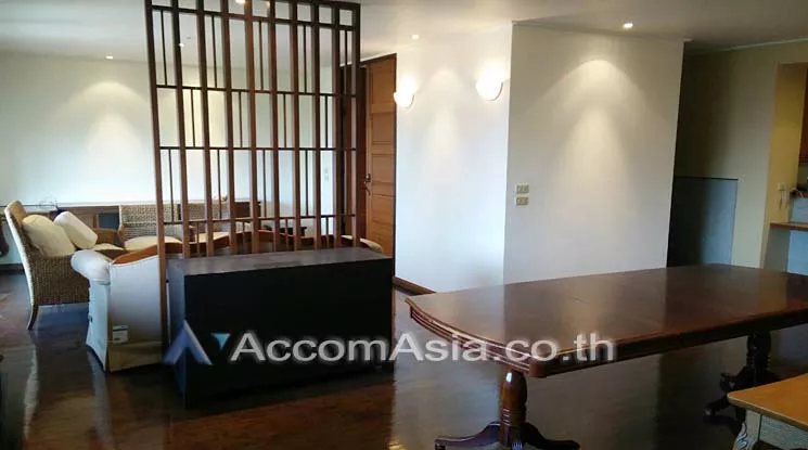  2 Bedrooms  Apartment For Rent in Phaholyothin, Bangkok  near BTS Ari (AA10656)