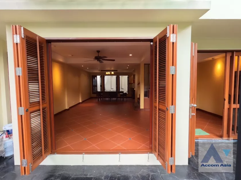 unit 2 Bedrooms  House For Rent in Phaholyothin, Bangkok  near BTS Ari (AA10663)
