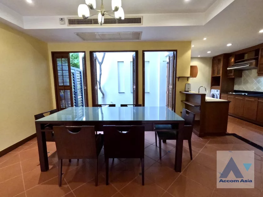 unit 2 Bedrooms  House For Rent in Phaholyothin, Bangkok  near BTS Ari (AA10663)