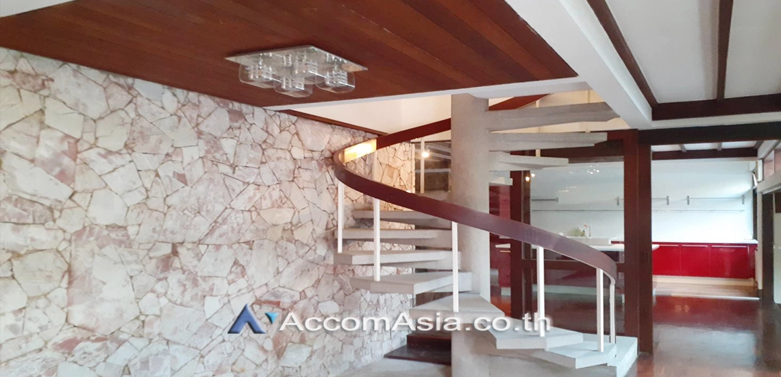 4  3 br House For Rent in Sukhumvit ,Bangkok BTS Phrom Phong AA10673