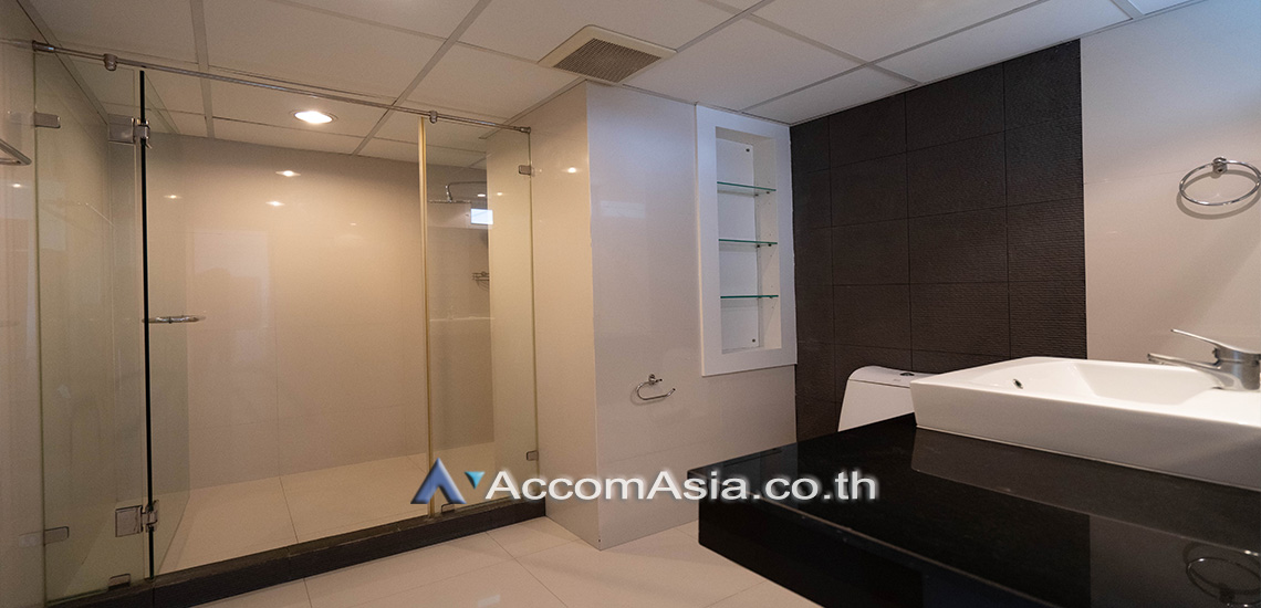 10  3 br Apartment For Rent in Sukhumvit ,Bangkok BTS Asok - MRT Sukhumvit at Family Apartment with Lake View AA10679