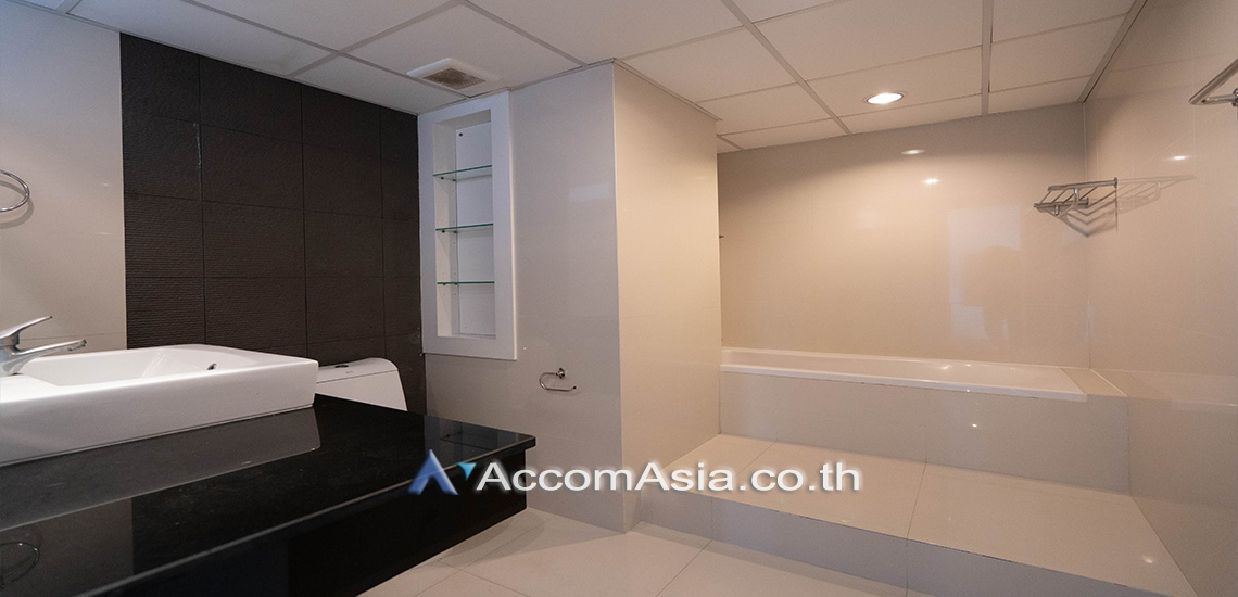 12  3 br Apartment For Rent in Sukhumvit ,Bangkok BTS Asok - MRT Sukhumvit at Family Apartment with Lake View AA10679
