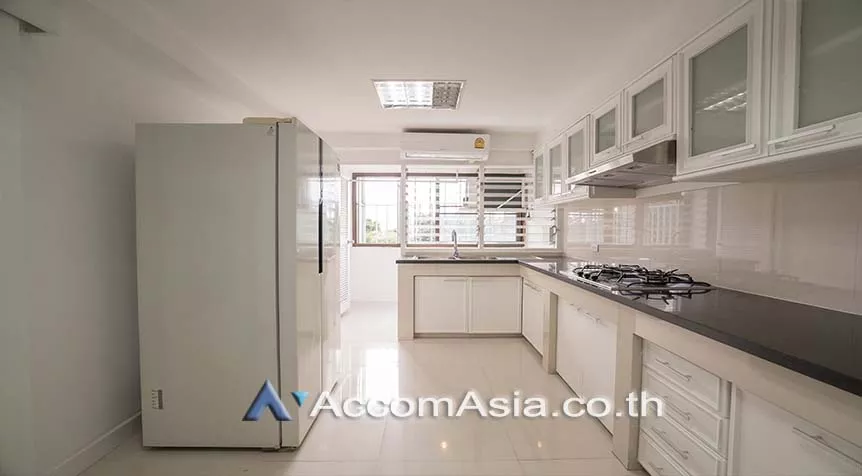5  3 br Apartment For Rent in Sukhumvit ,Bangkok BTS Asok - MRT Sukhumvit at Family Apartment with Lake View AA10680