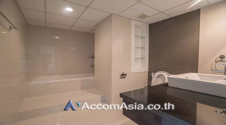 12  3 br Apartment For Rent in Sukhumvit ,Bangkok BTS Asok - MRT Sukhumvit at Family Apartment with Lake View AA10680