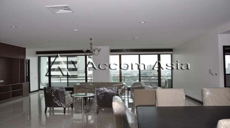  High-Rise Living with a Large Balcony Apartment in Ekkamai Apartment  4 Bedroom for Rent BTS Ekkamai in Sukhumvit Bangkok