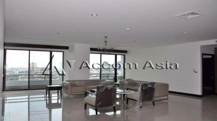  1  4 br Apartment For Rent in Sukhumvit ,Bangkok BTS Ekkamai at High-Rise Living with a Large Balcony Apartment in Ekkamai AA10707